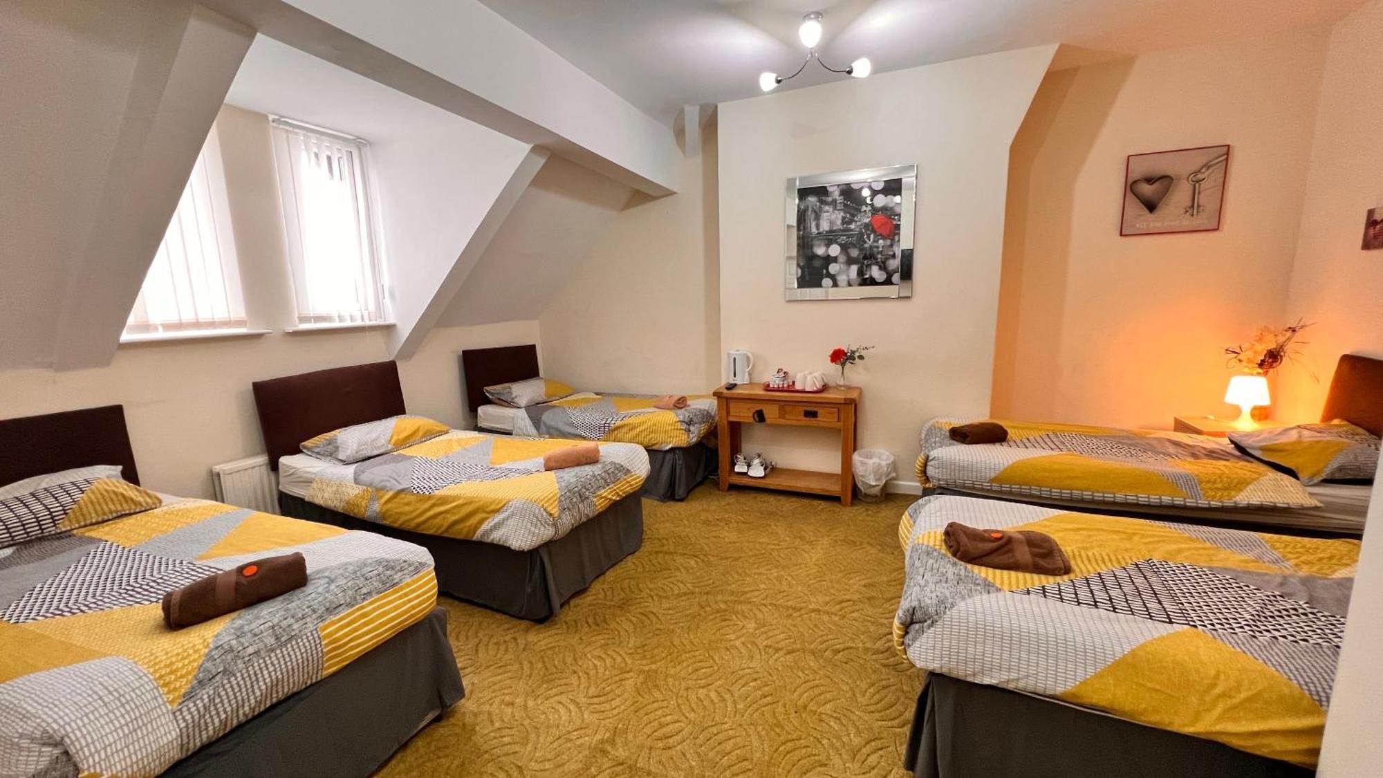 Family Room (5 Adults)