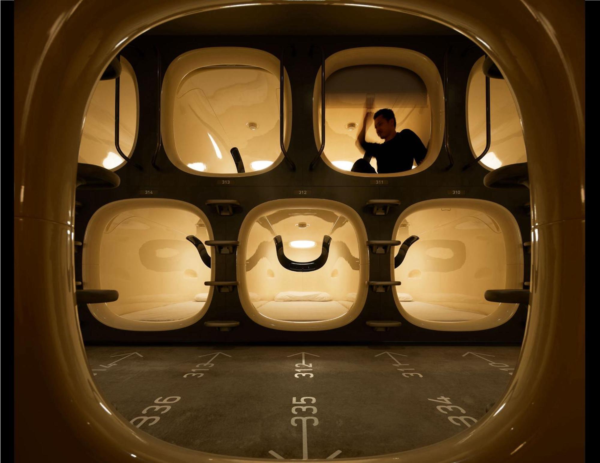 Capsule Room Male Guests Non-Smoking