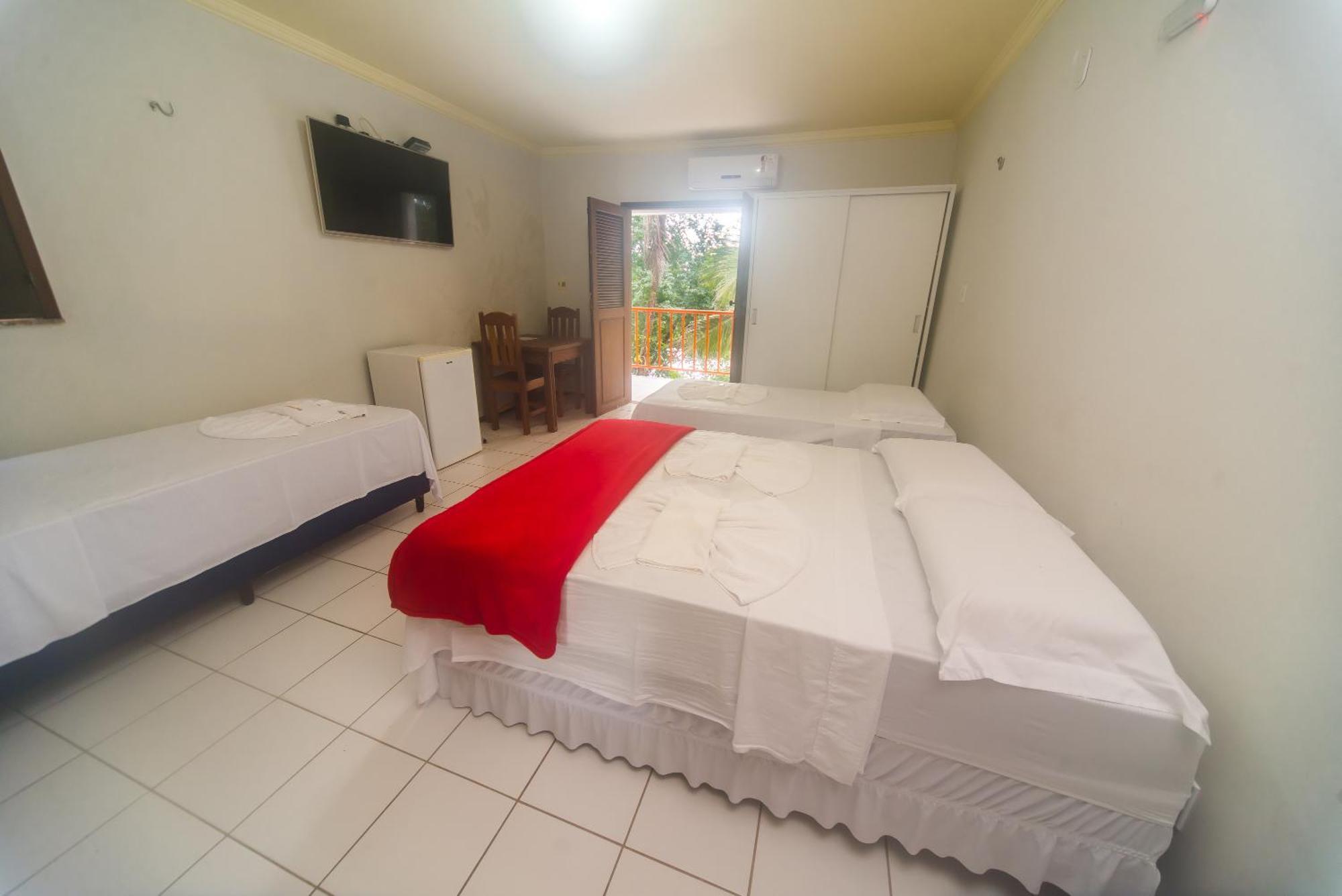 Quarto Triplo com Vista do Lago