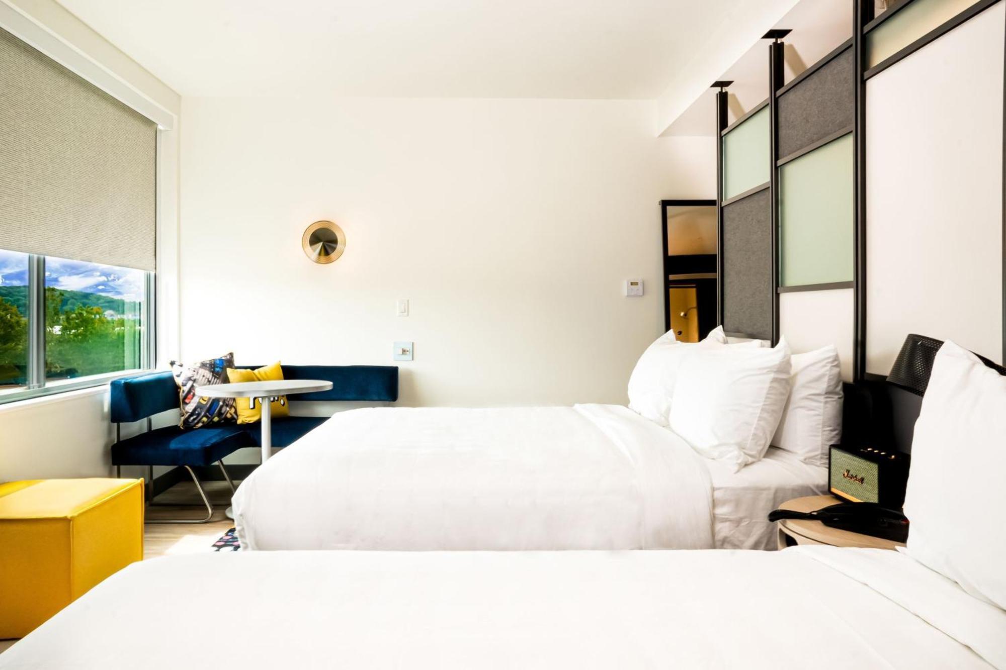 Aloft, Guest room, 2 Queen