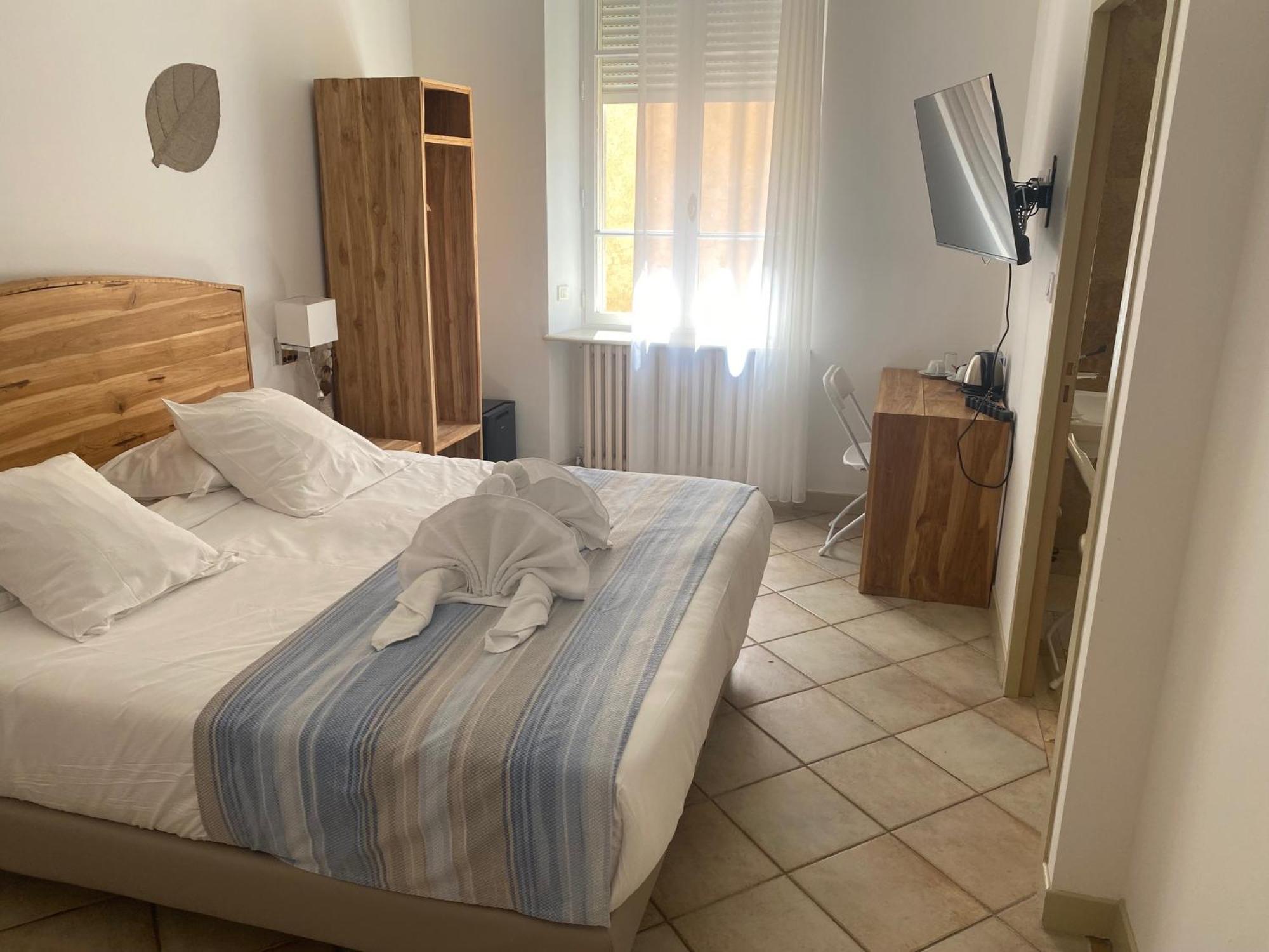 Chambre Lit King-Size - Accessible aux Personnes à Mobilité Réduite