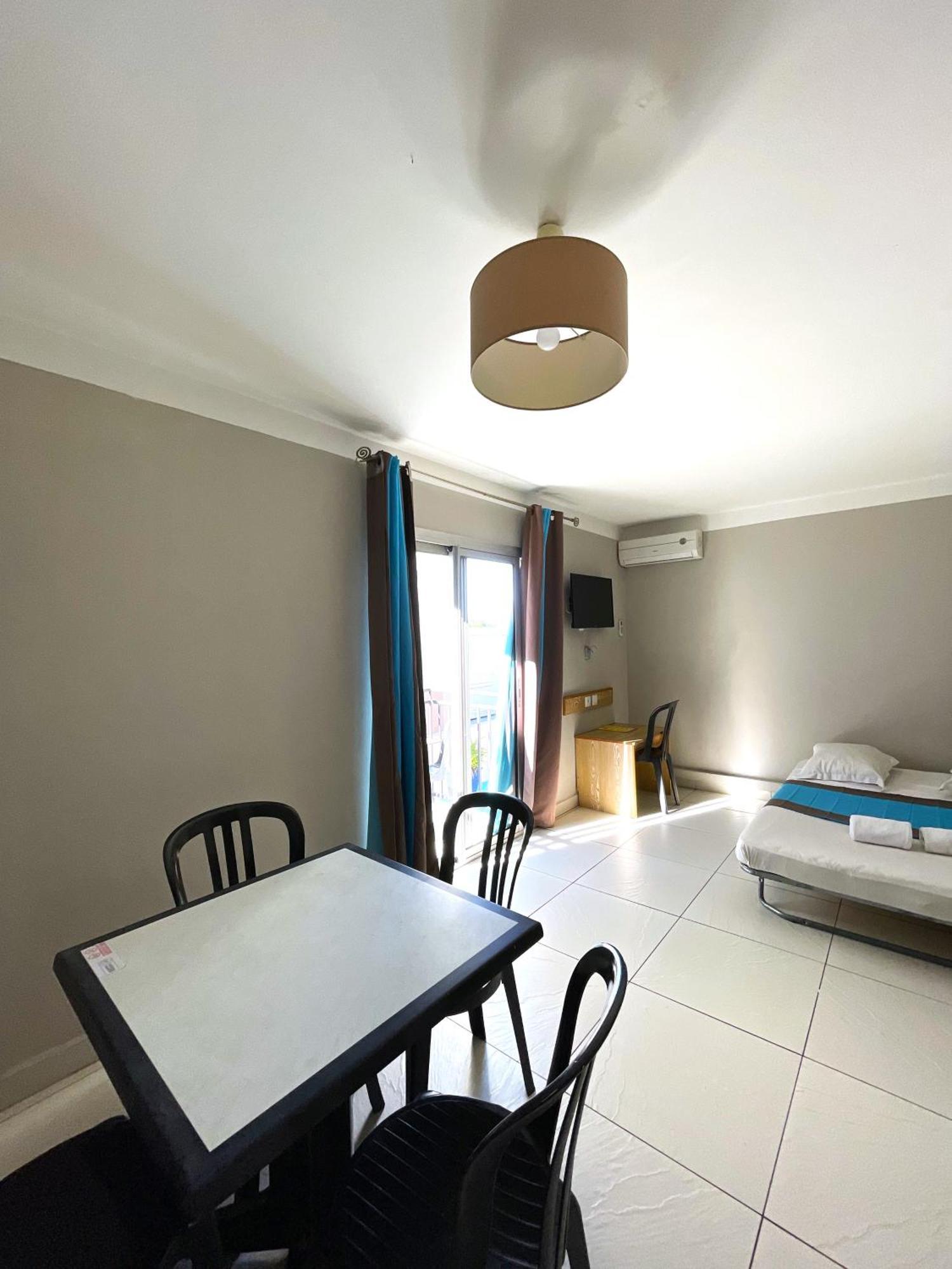 Superior One-Bedroom Apartment
