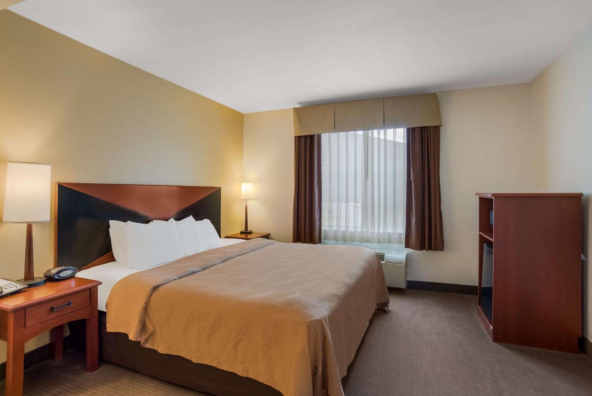 King Suite - Accessible/Non-Smoking