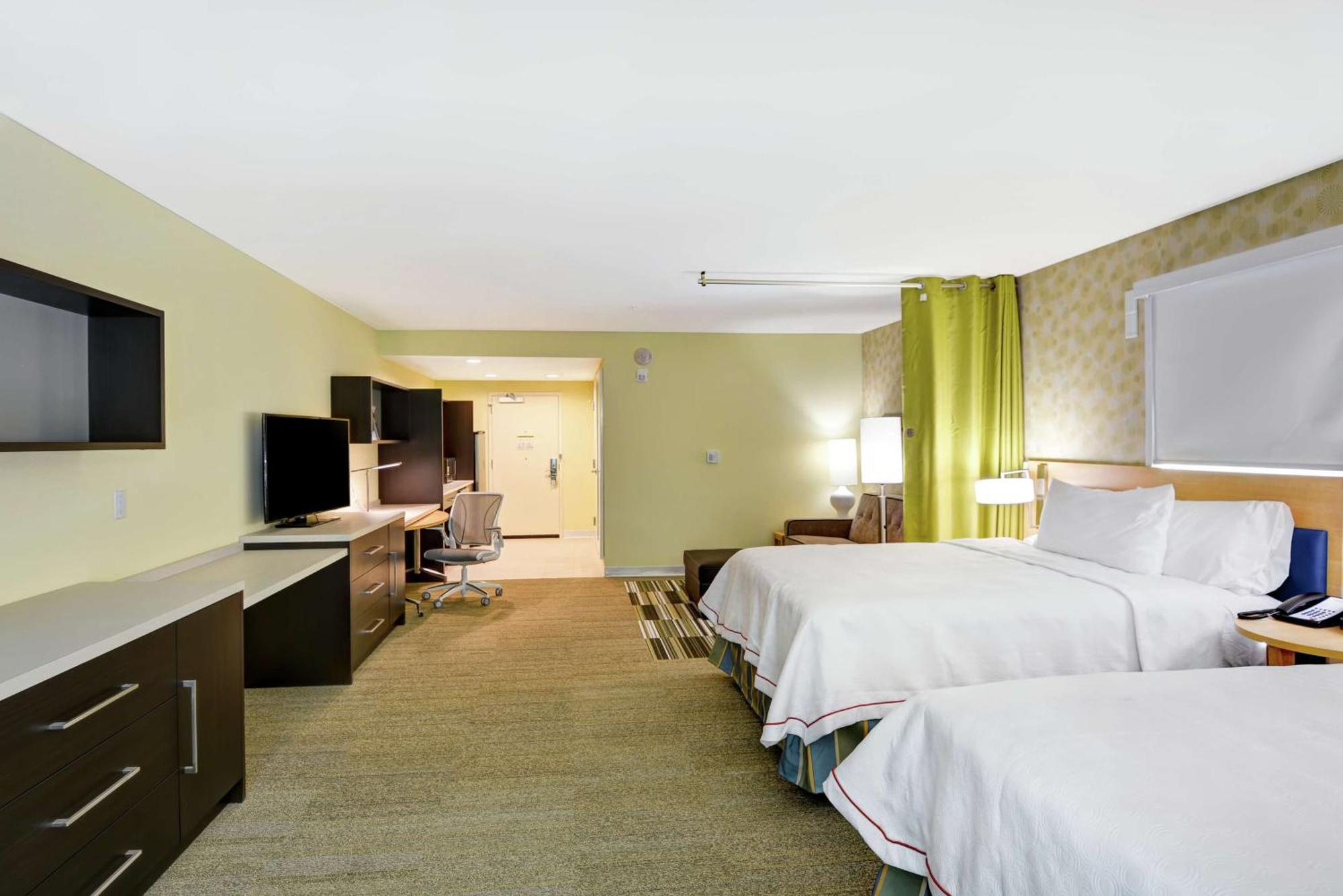 Queen Studio Two Queen Beds Mobility Access or Non-Smoking,1557382036:JPEG