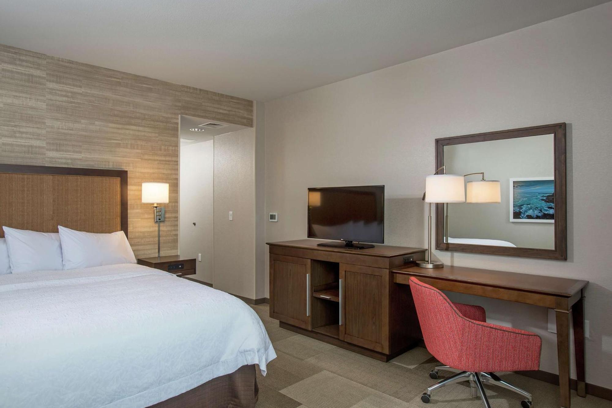 King Room Accessible Tub Mobility Hearing Access or Non-Smoking