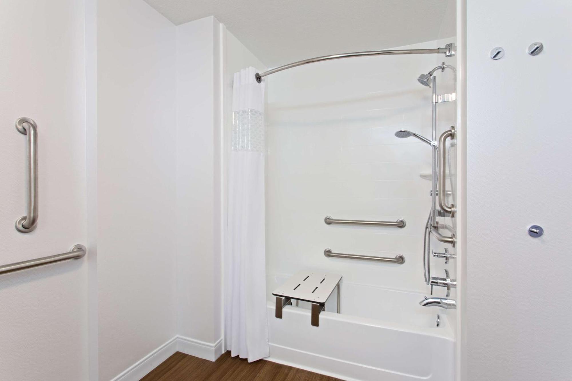 Queen Room with Two Queen Beds - Mobility Access/Non-Smoking