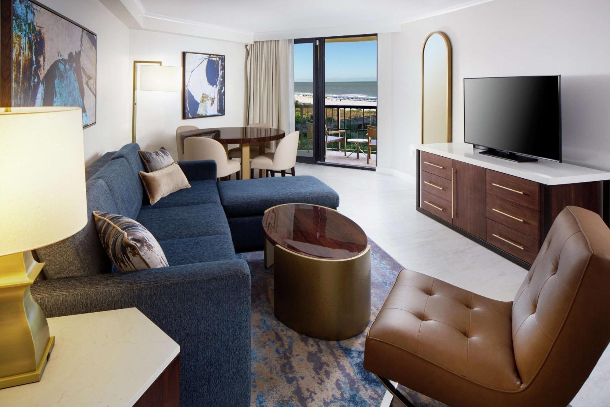 Premier Preferred Two Room Suite Partial Ocean View 1 King Bed,1557458479:JPEG