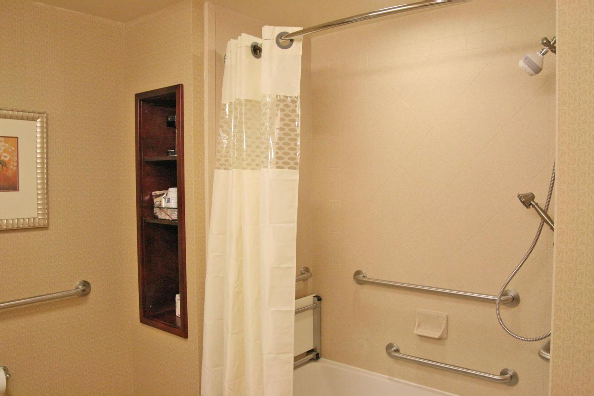 King Room Accessible Tub Mobility Hearing Access or Non-Smoking,1557468214:JPEG