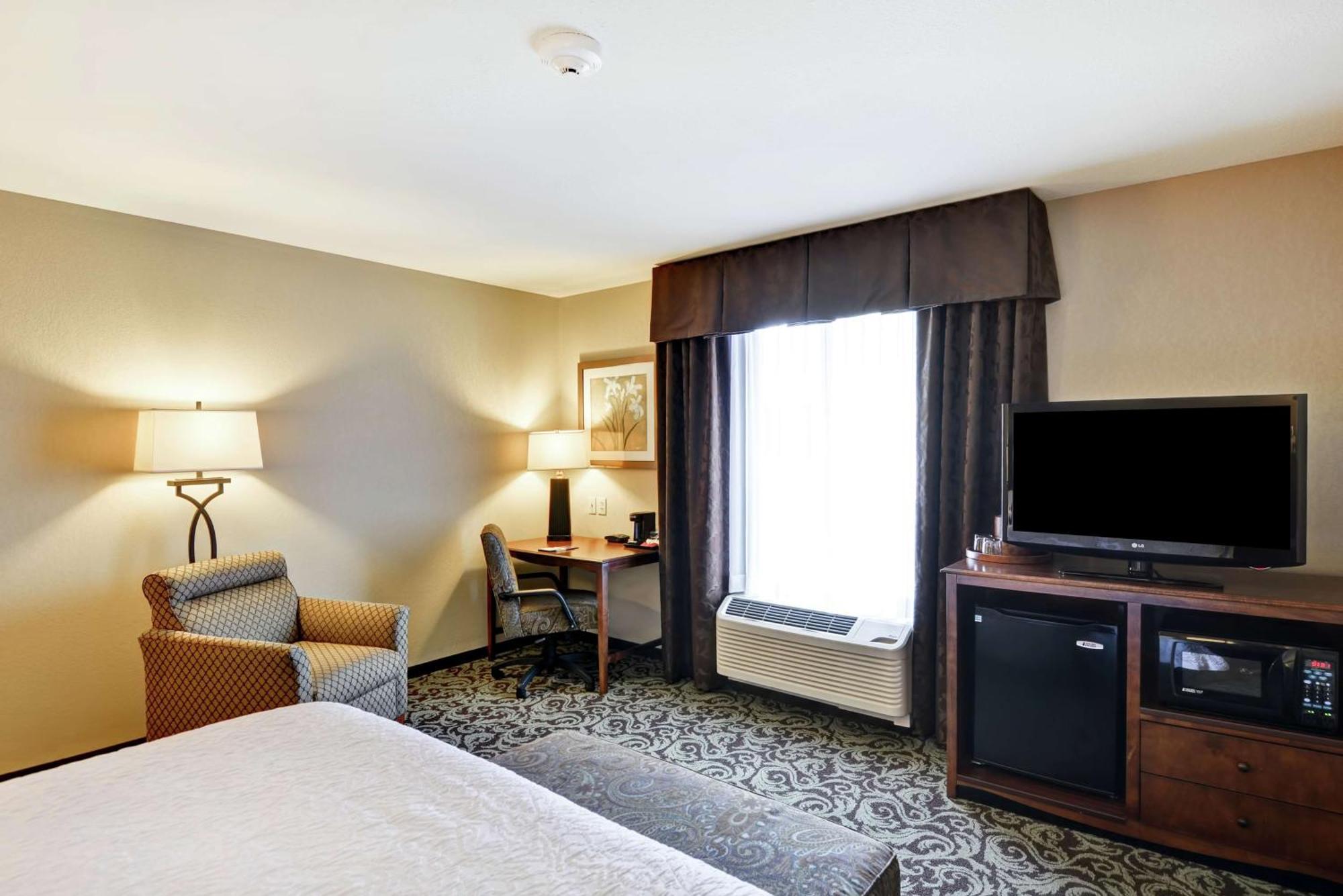 King Room with Accessible Tub - Mobility and Hearing Access/Non-Smoking