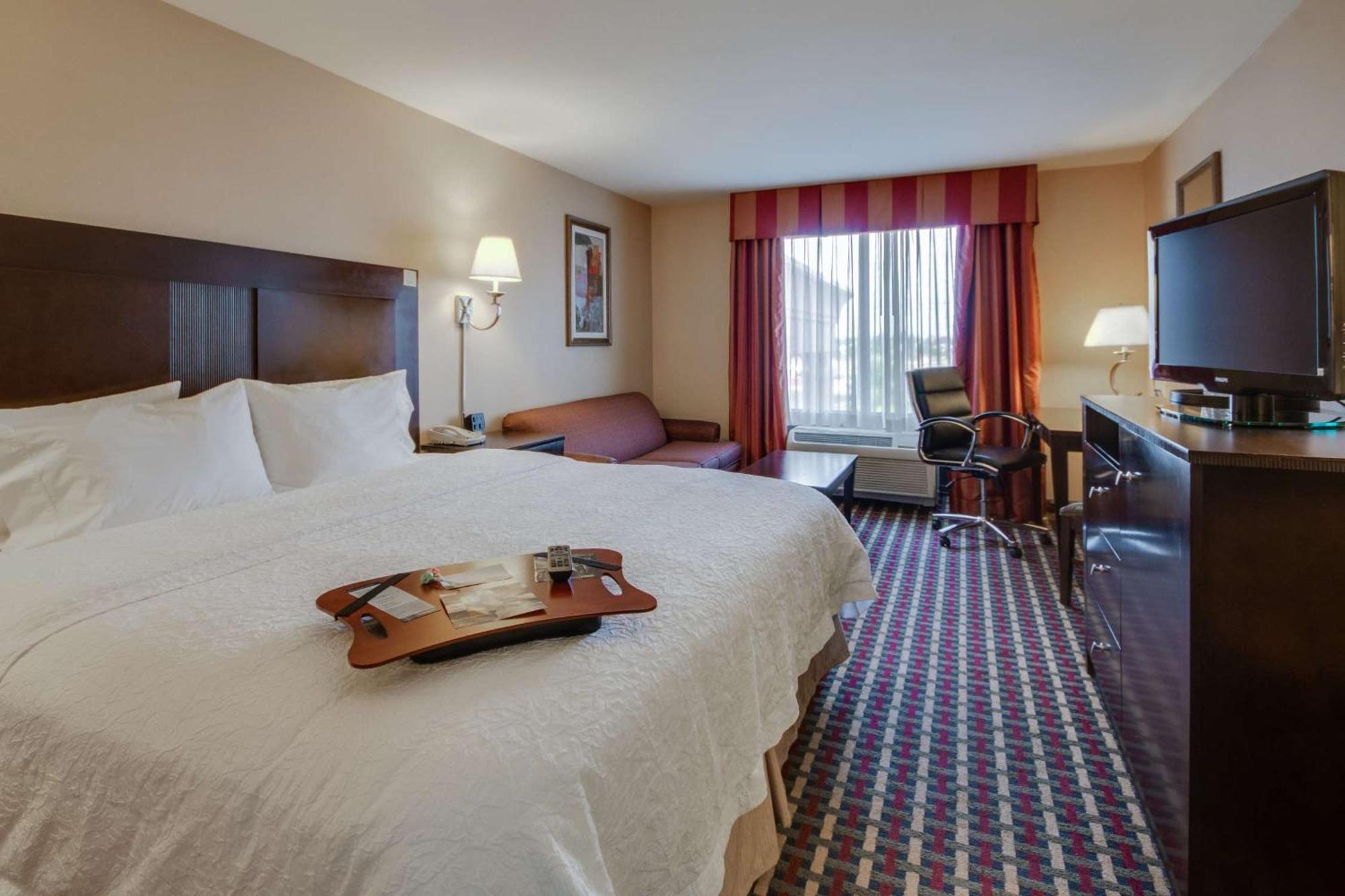 Deluxe King Room - Non-Smoking