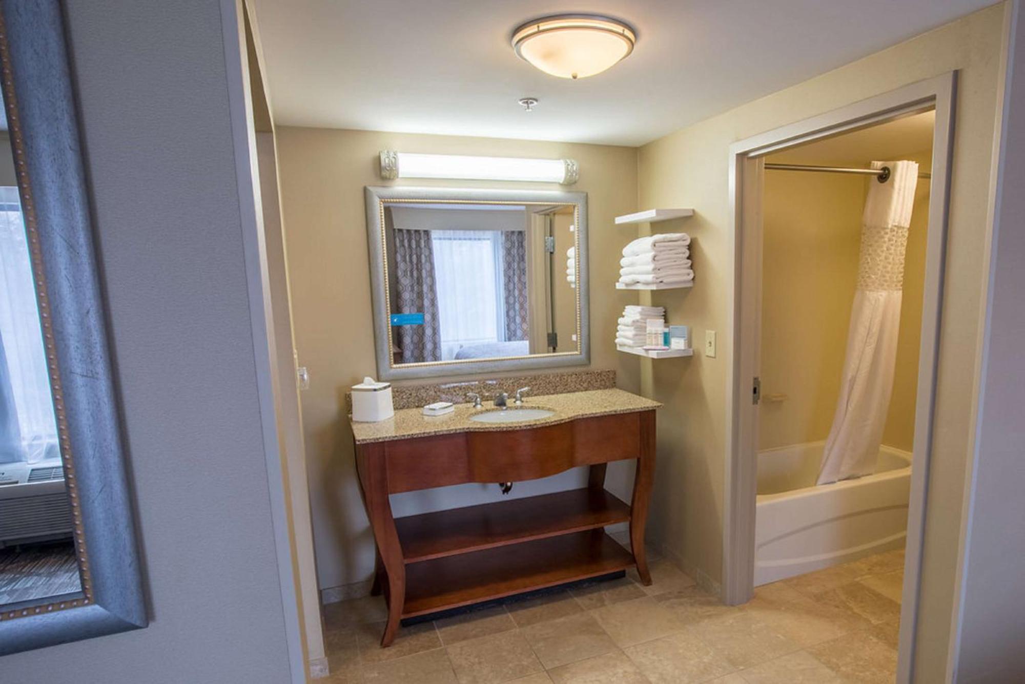 Studio with King Bed, Sofa Bed and Bathtub
