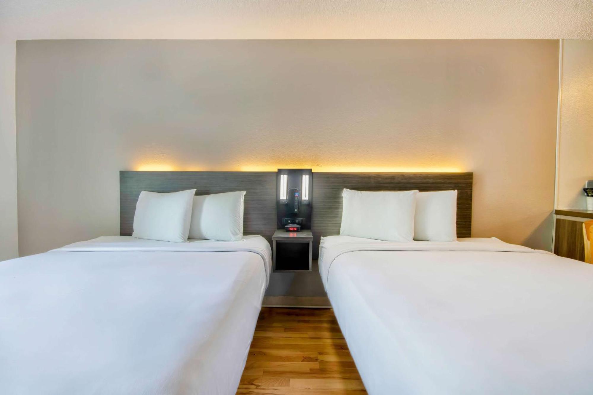 Queen Room Two Queen Beds Non-Smoking