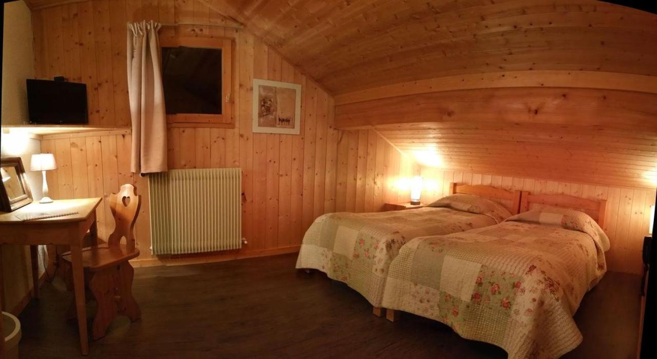Twin Room with Shower