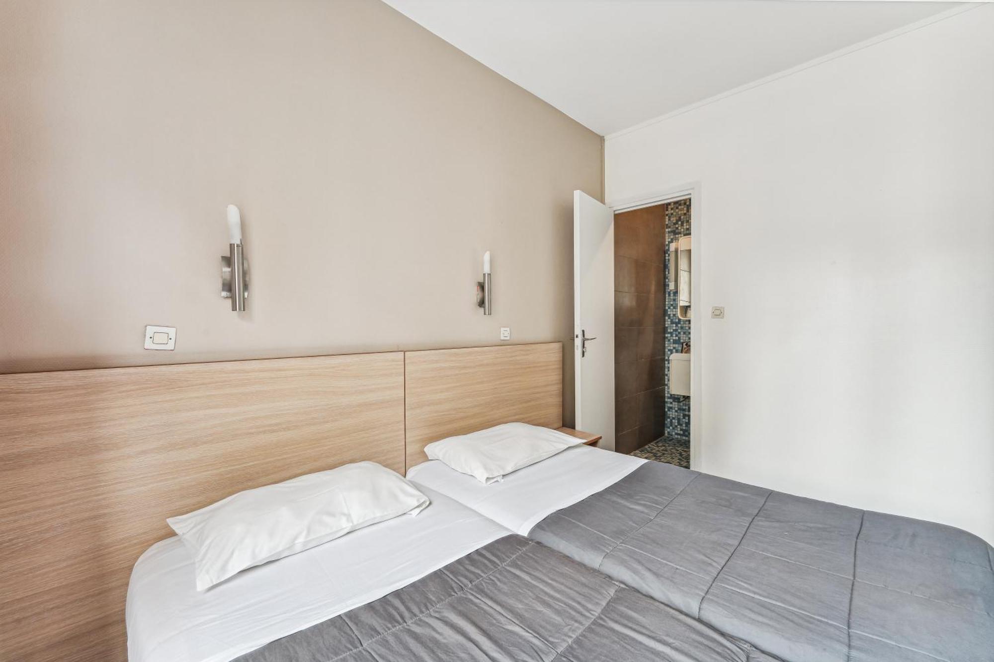 Twin Room with Private Bathroom