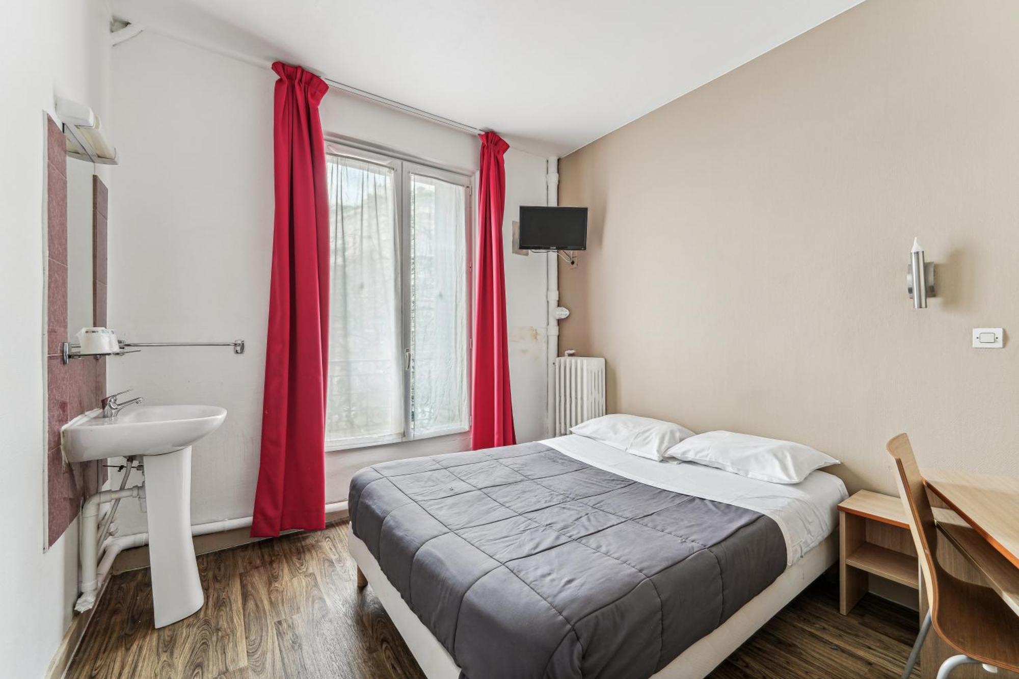 Standard Double Room with Shared Bathroom