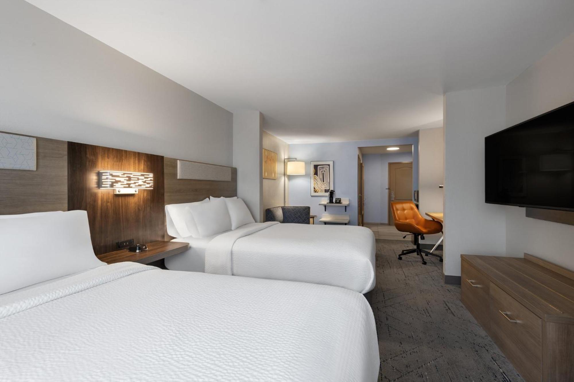 Standard Room with Two Queen Beds - Communications Accessible Tub