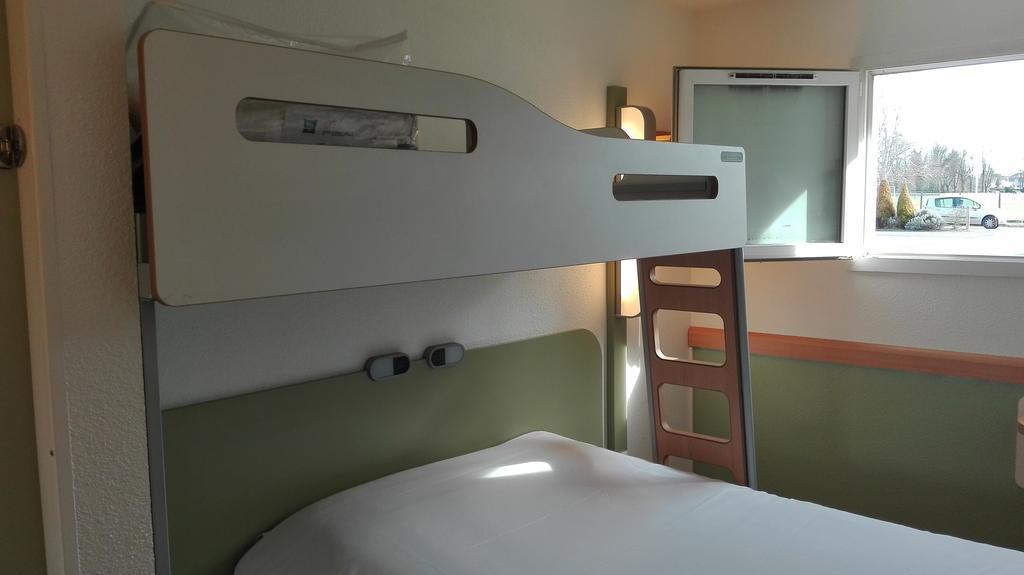 Triple Room One Double Bed One Bunk Bed,158019996:JPEG