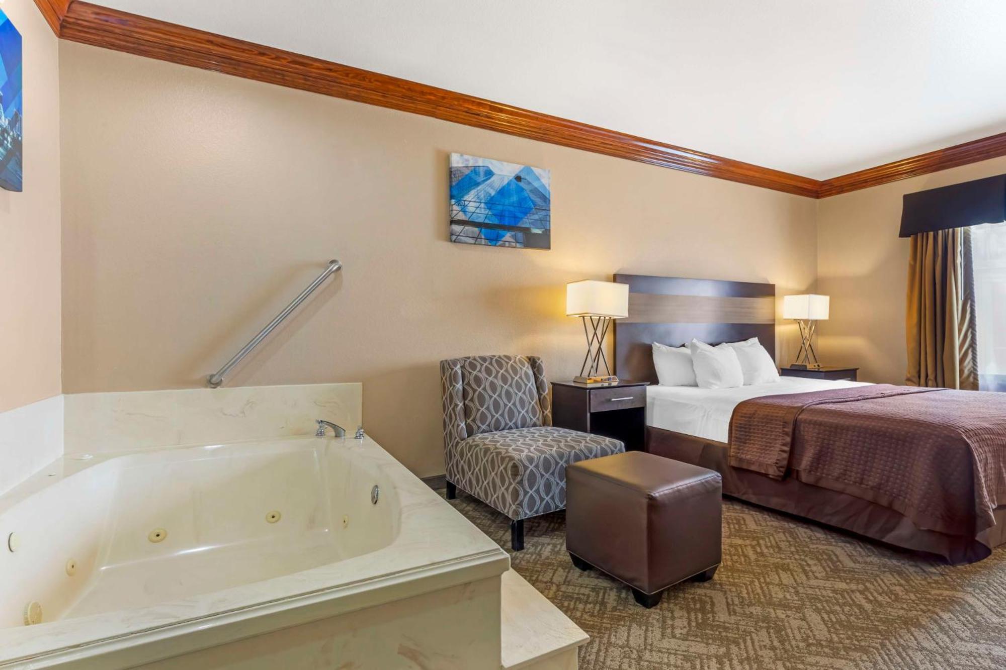 King Suite Spa Bath