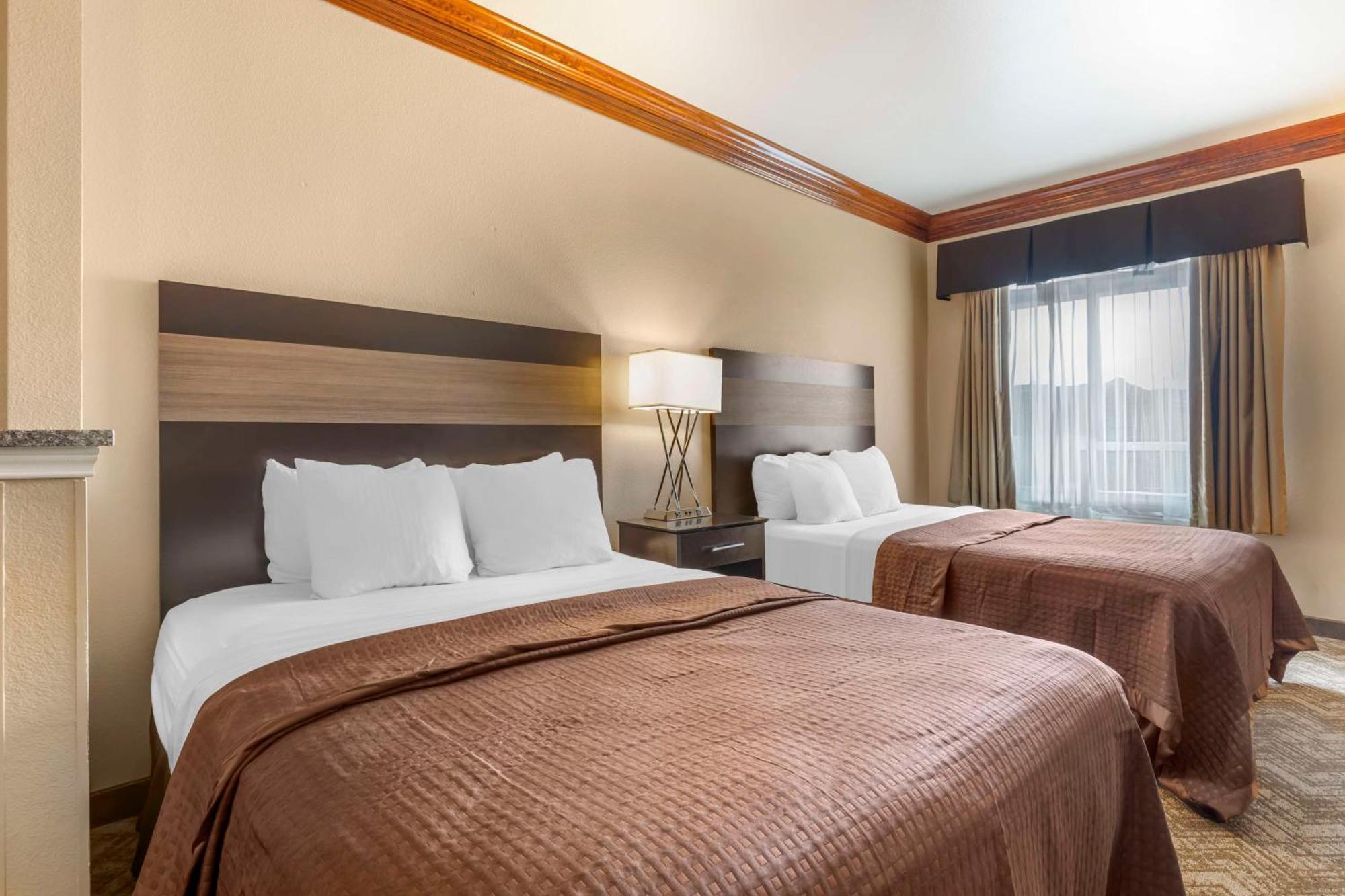 Queen Suite Two Queen Beds