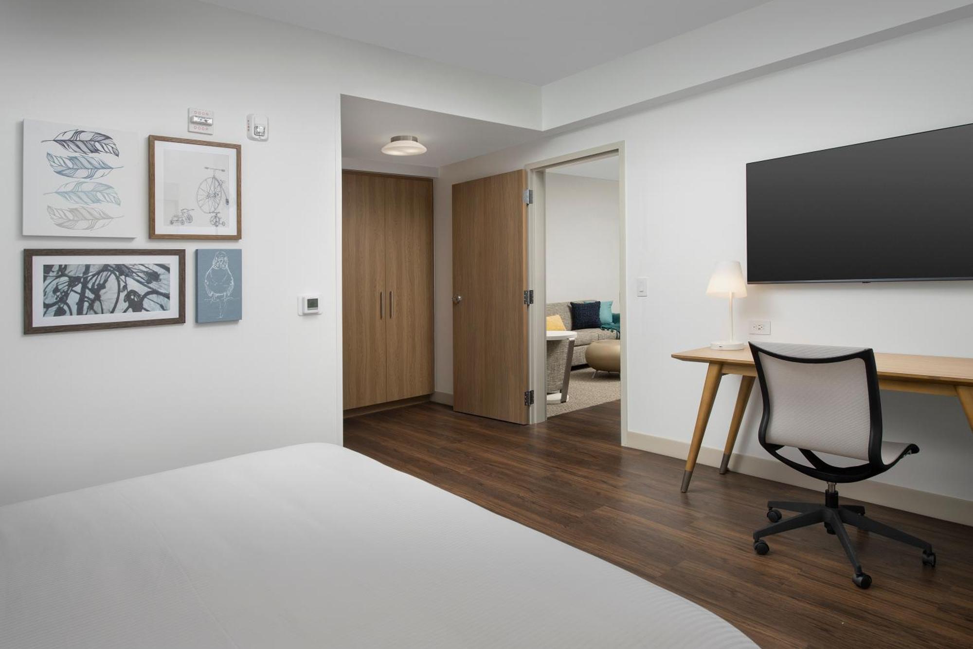 Studio Commons 4 Bedroom Suite Balcony