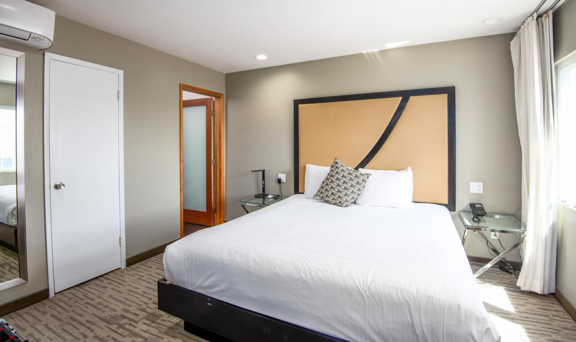 Suite with Kitchen