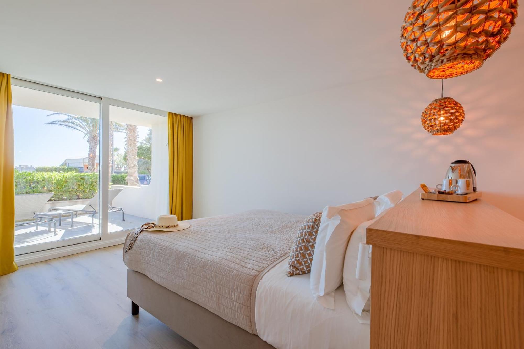 Chambre Double Supérieure avec Terrasse - Rez-de-Chaussée - Vue sur Mer