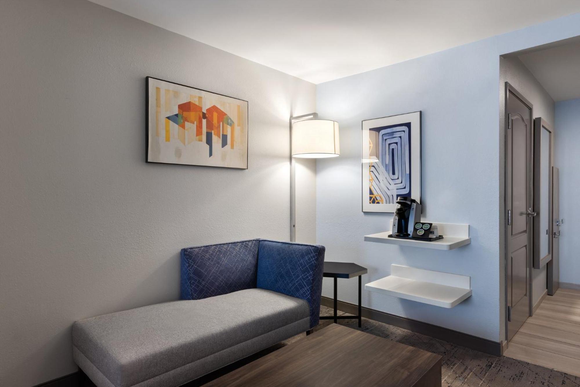 Queen Room Two Queen Beds Hearing Mobility Accessible