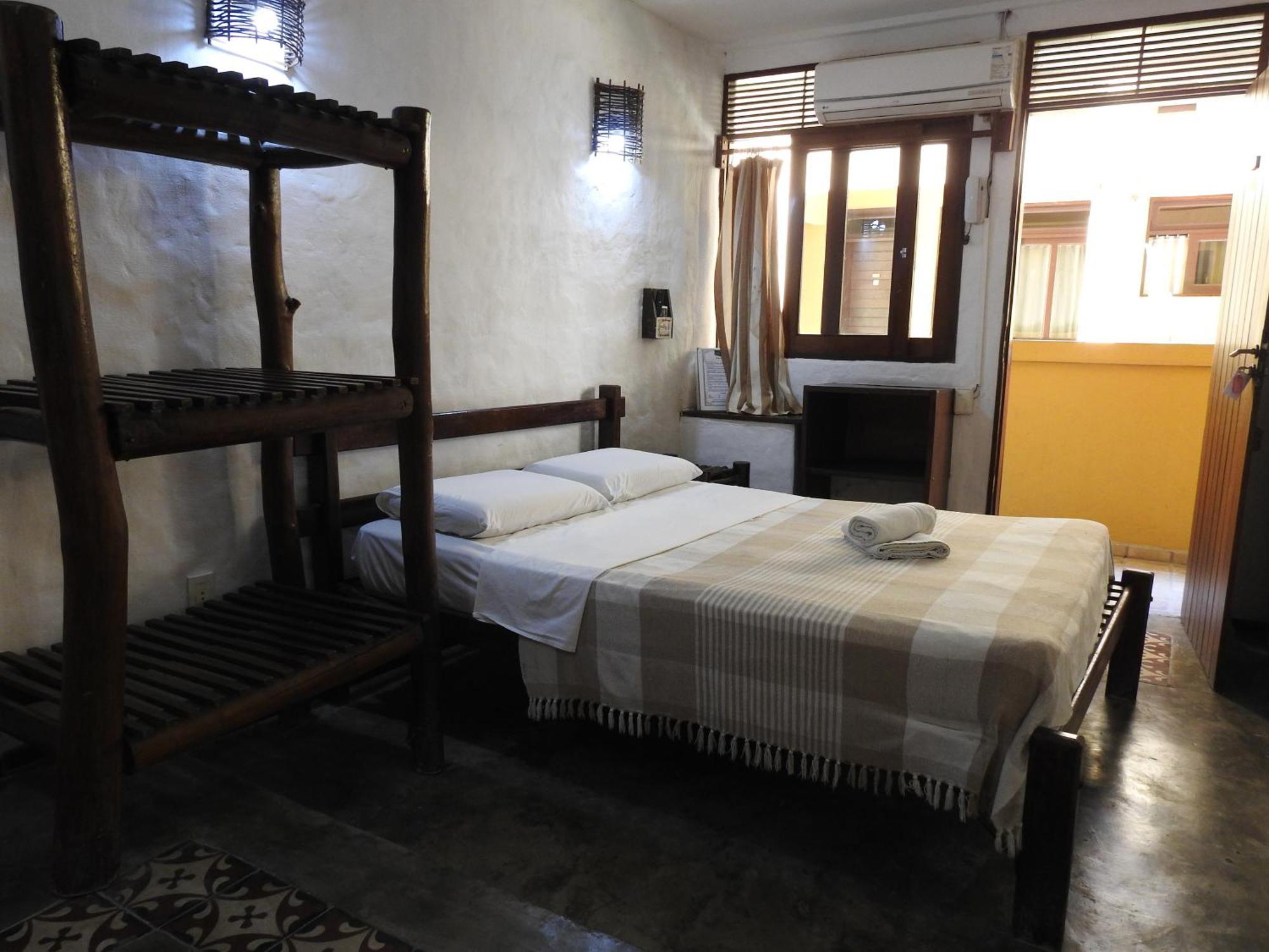 Quarto com Cama de Casal ou 2 de Solteiro