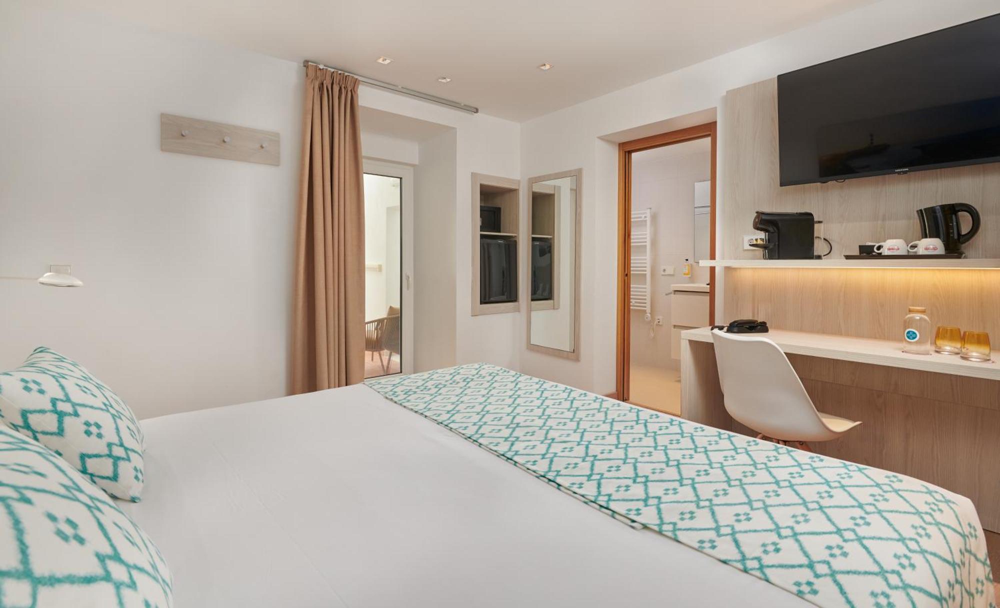 Superior Double Room,1580145022:JPEG