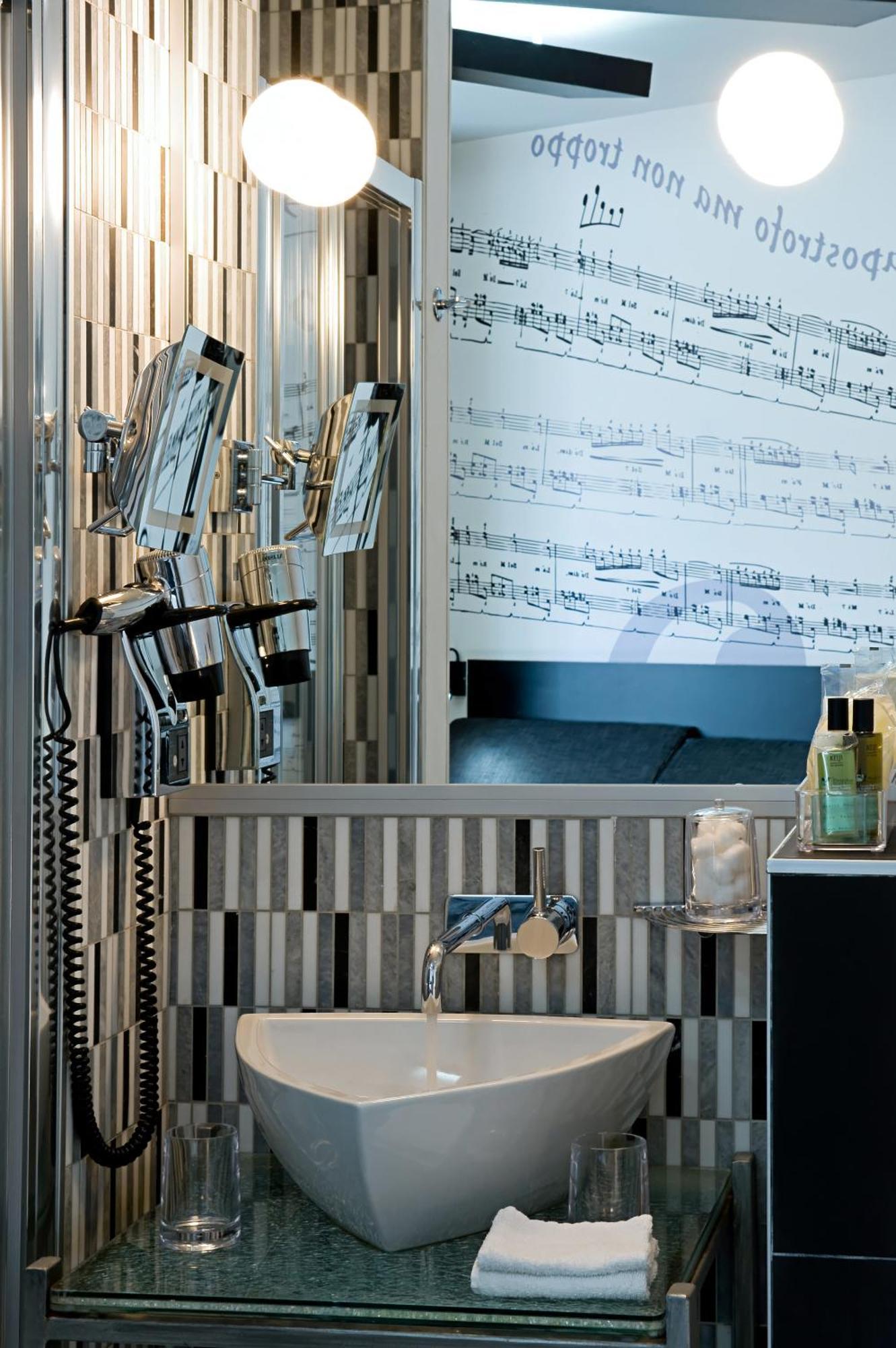 Superior Double Room Massaging-Jet Shower
