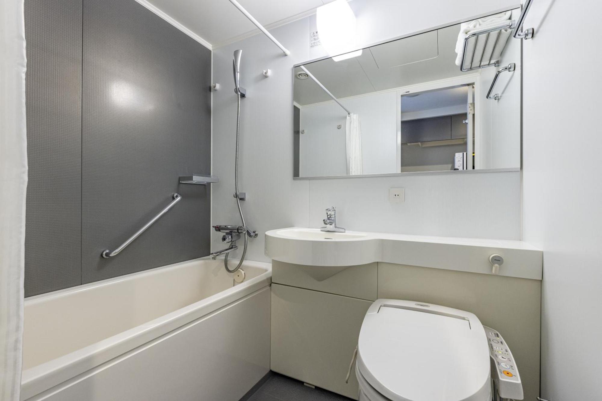 Moderate Double Room with 140cm Bed and In-room Washer-Dryer 1-2Adult