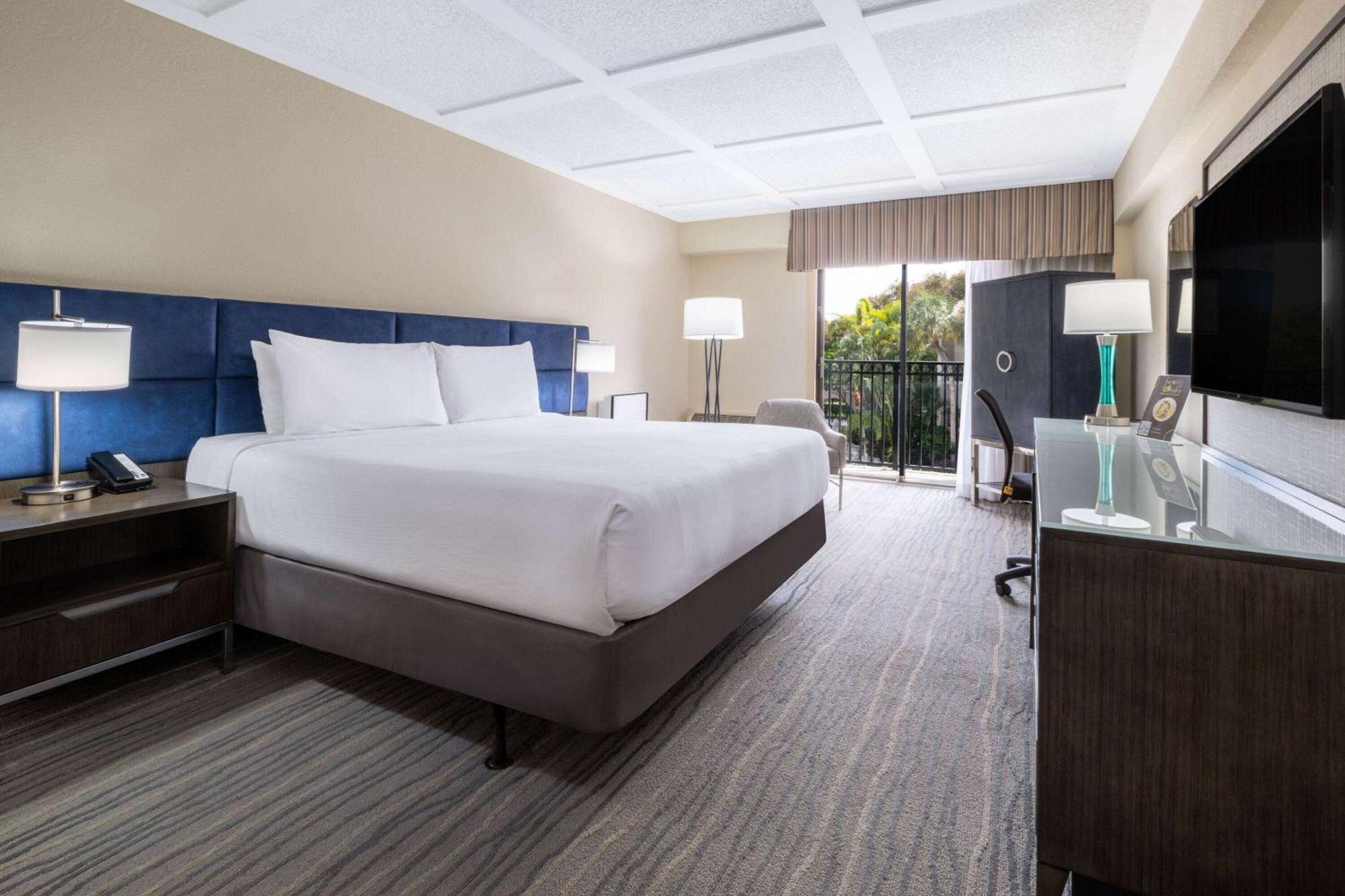 Wellness King Room with Pool View - Non-Smoking