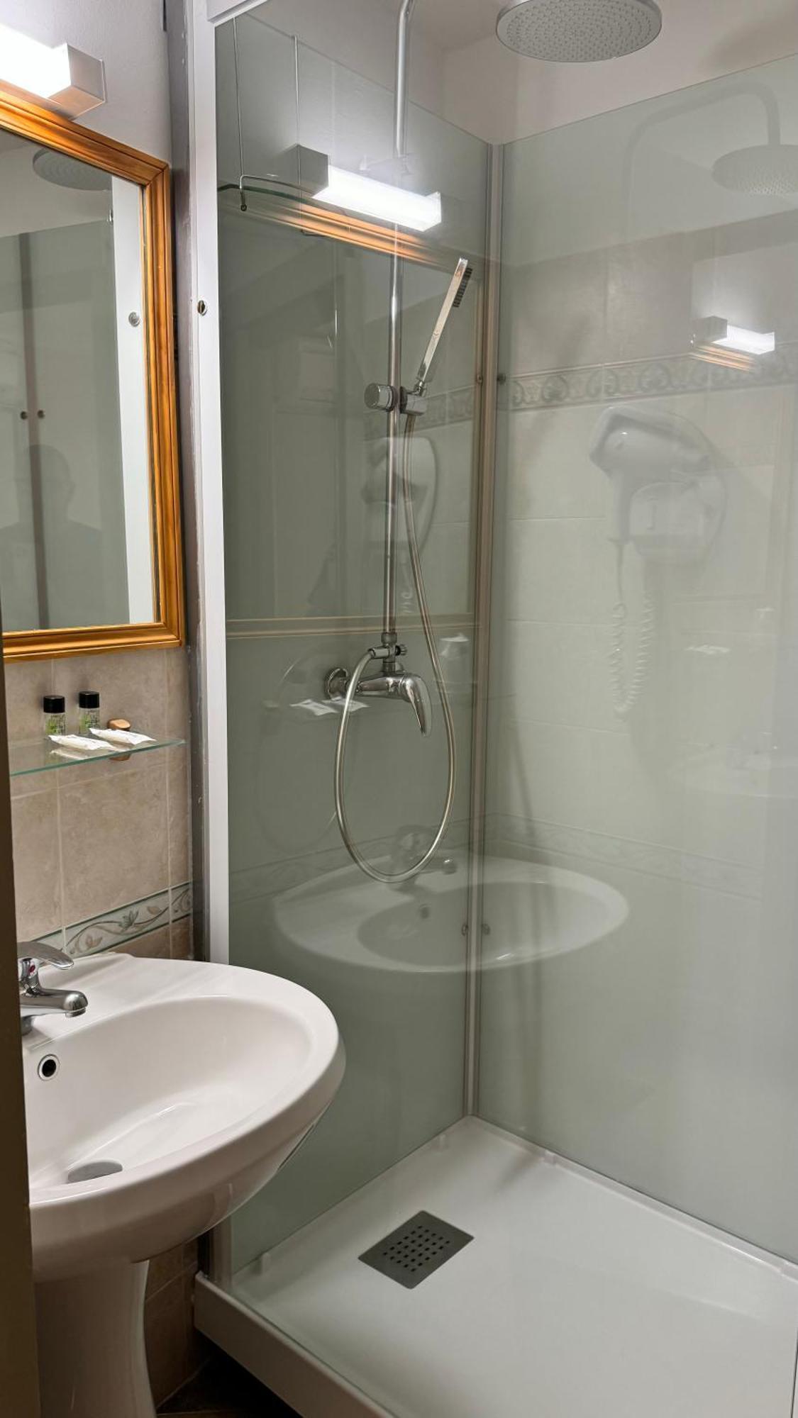 Double Room,1583136933:JPEG