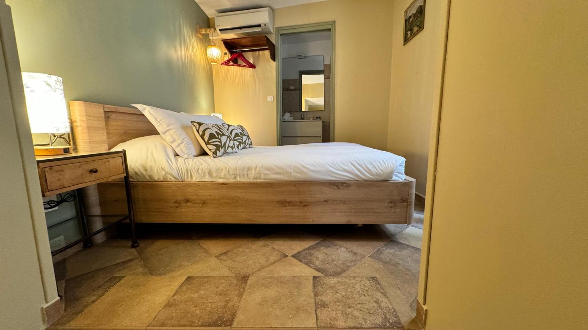 Double Room,1583139778:JPEG