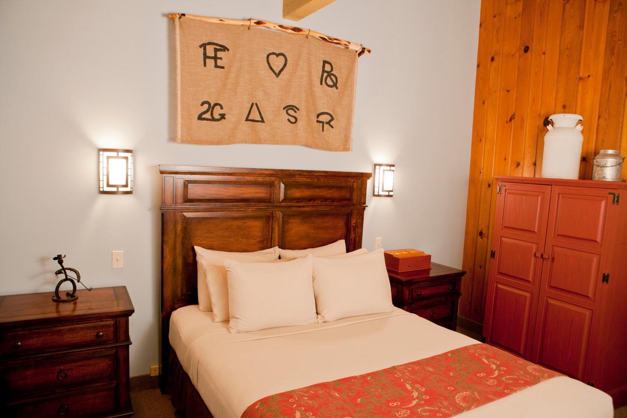 Deluxe Queen Room