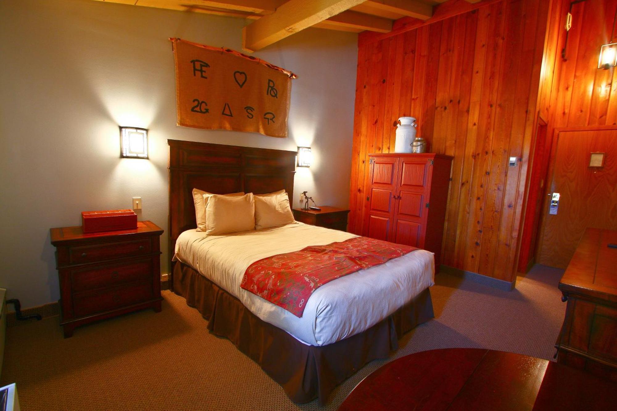 Deluxe Queen Room