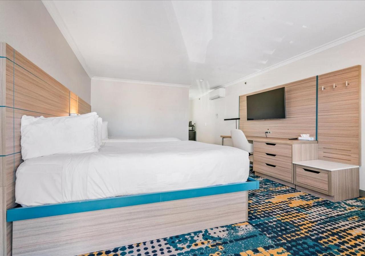 Queen Room Two Queen Beds Ocean View,1586114151:JPEG