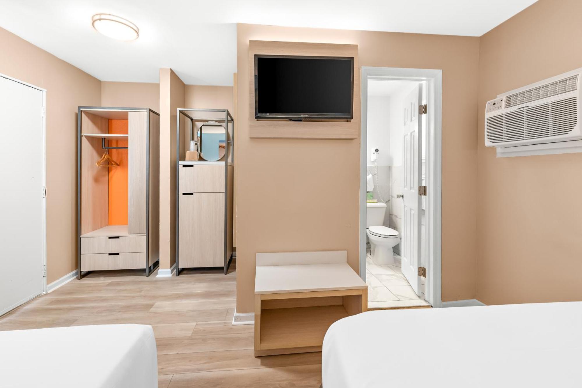 Standard Queen Room