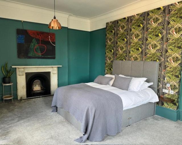Deluxe Double Room (2 Adults + 1 Child)