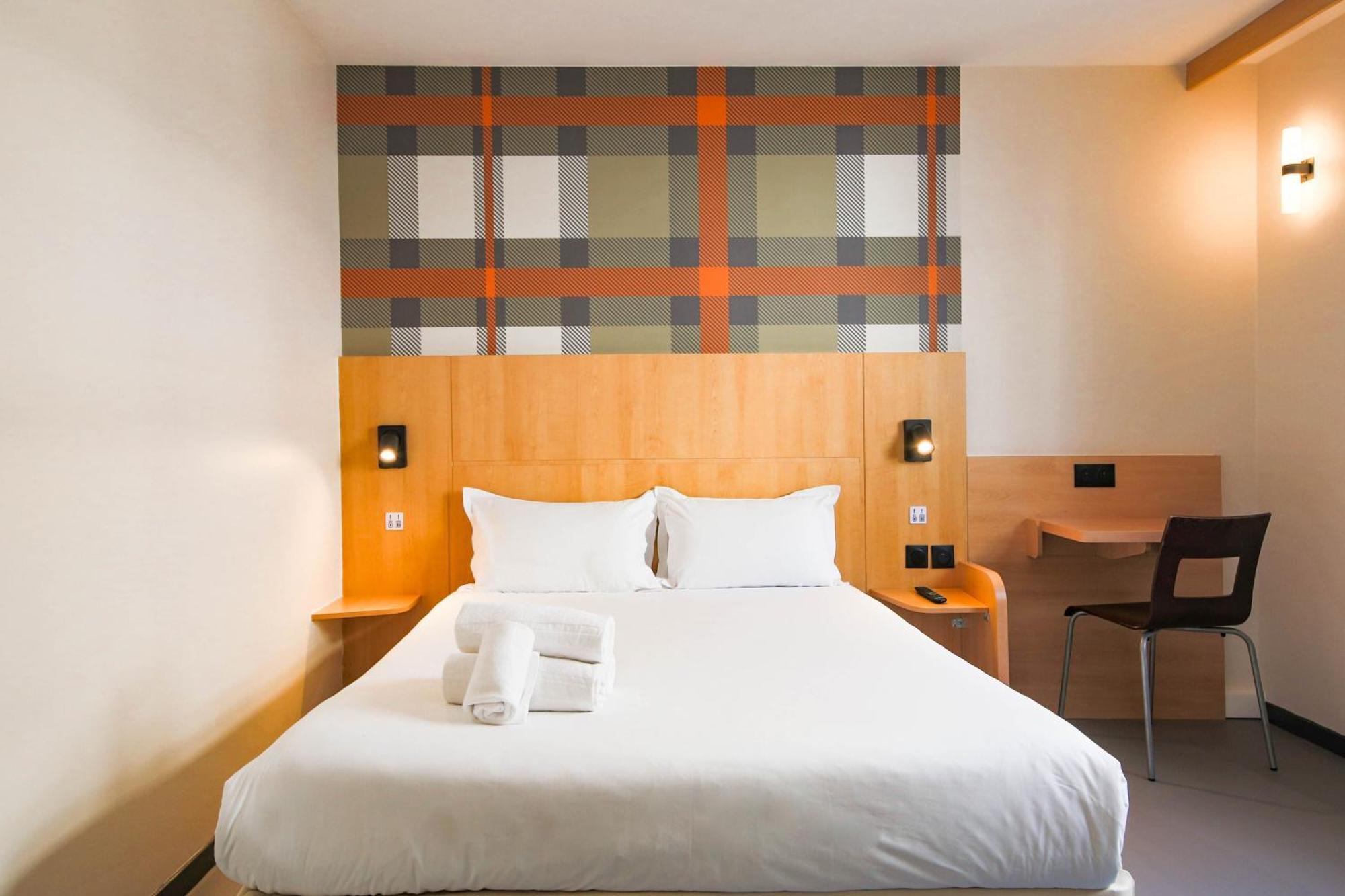 Chambre Quadruple Familiale avec Lits Superposés et Douche