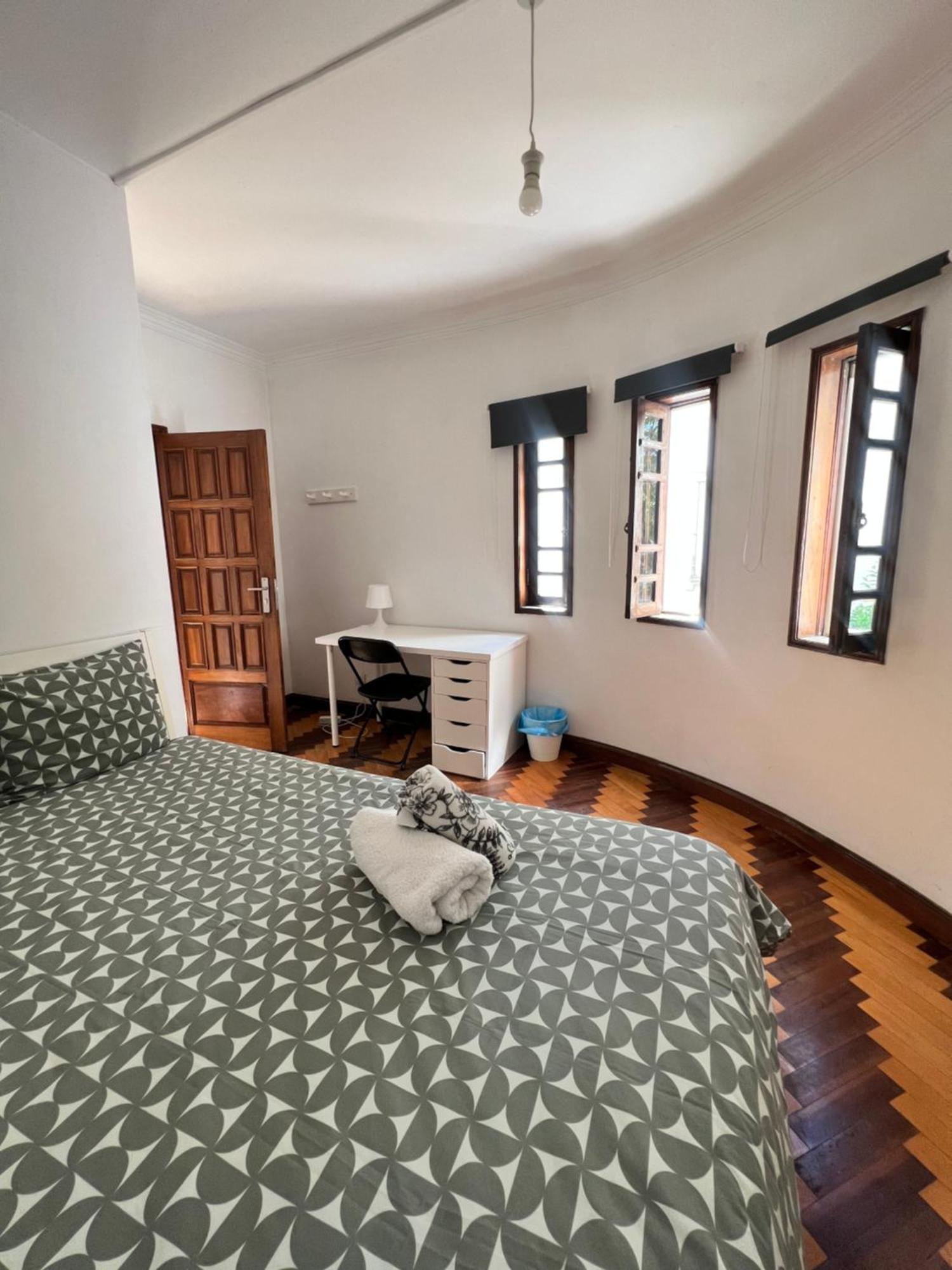 Quarto Duplo com Casa de Banho Partilhada