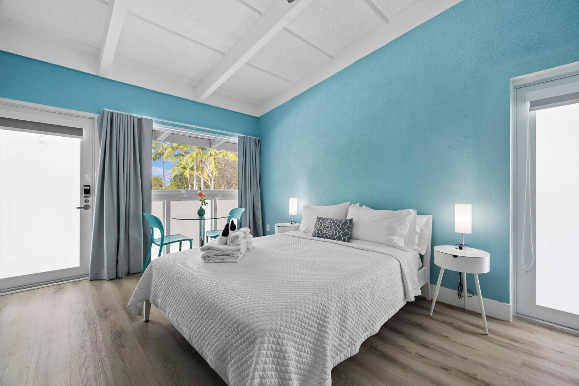 Queen Room Pool View