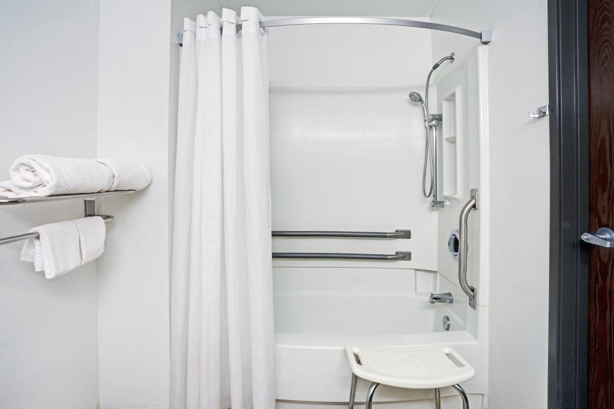 Queen Room - Mobility Access/Non-Smoking