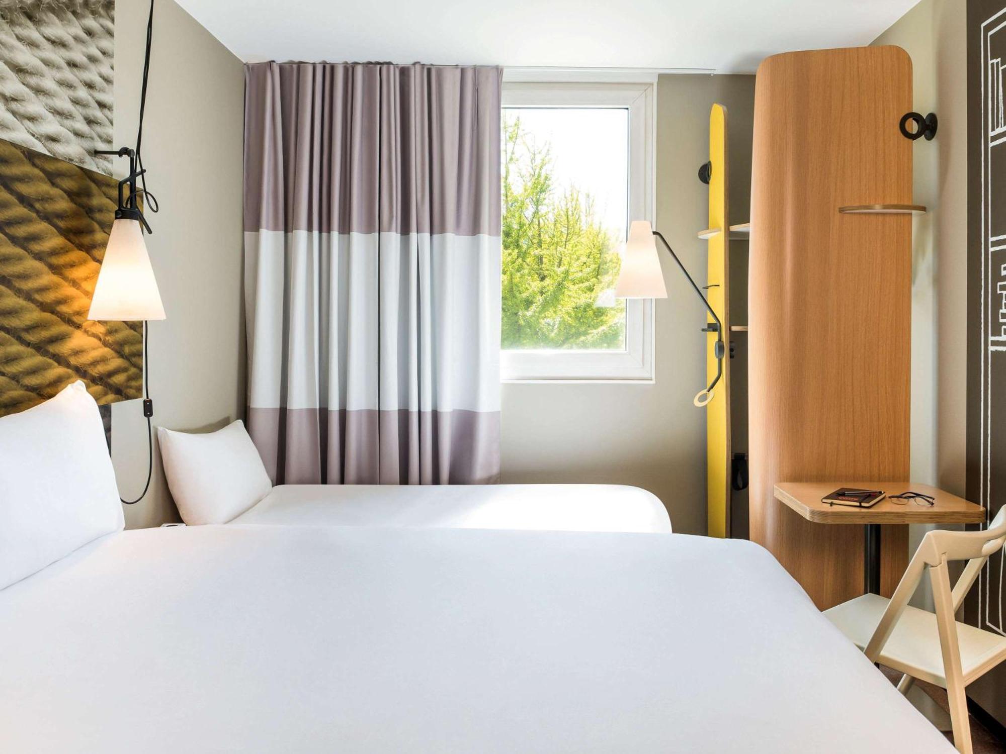 Quarto Standard com 1 Cama de Casal e 1 de Solteiro