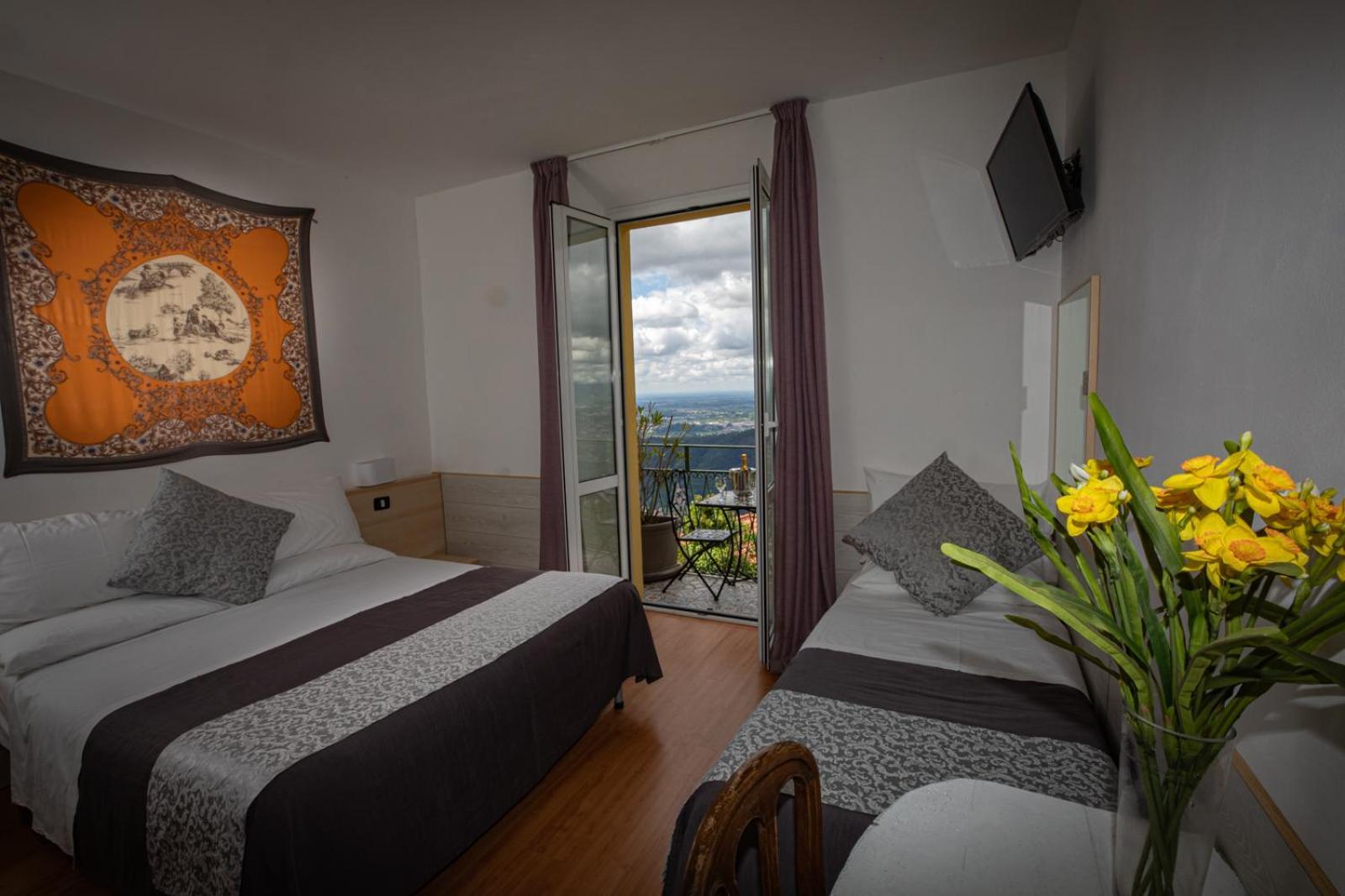 Triple Room with Mountain View