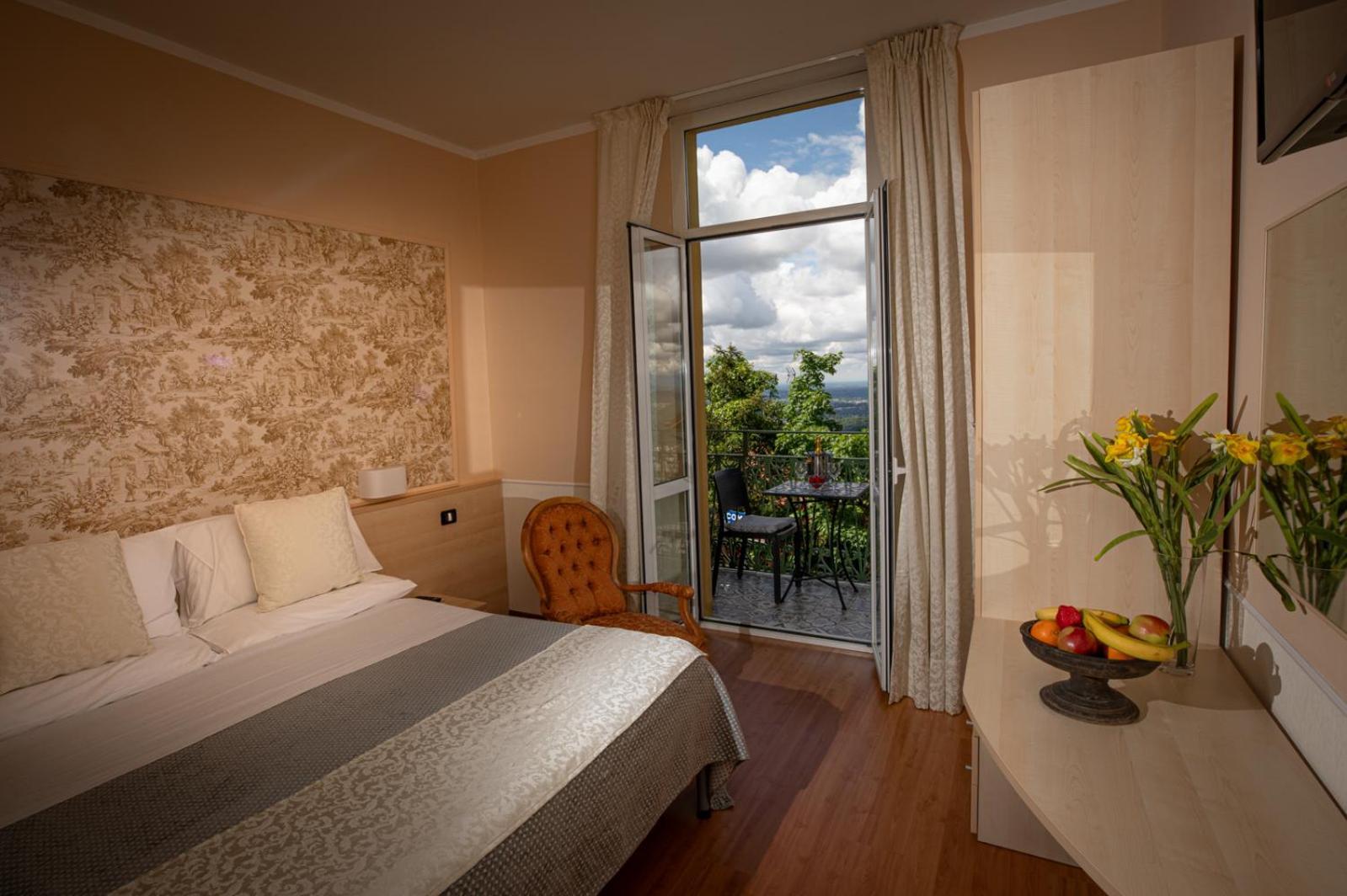 Double Room with Mountain View