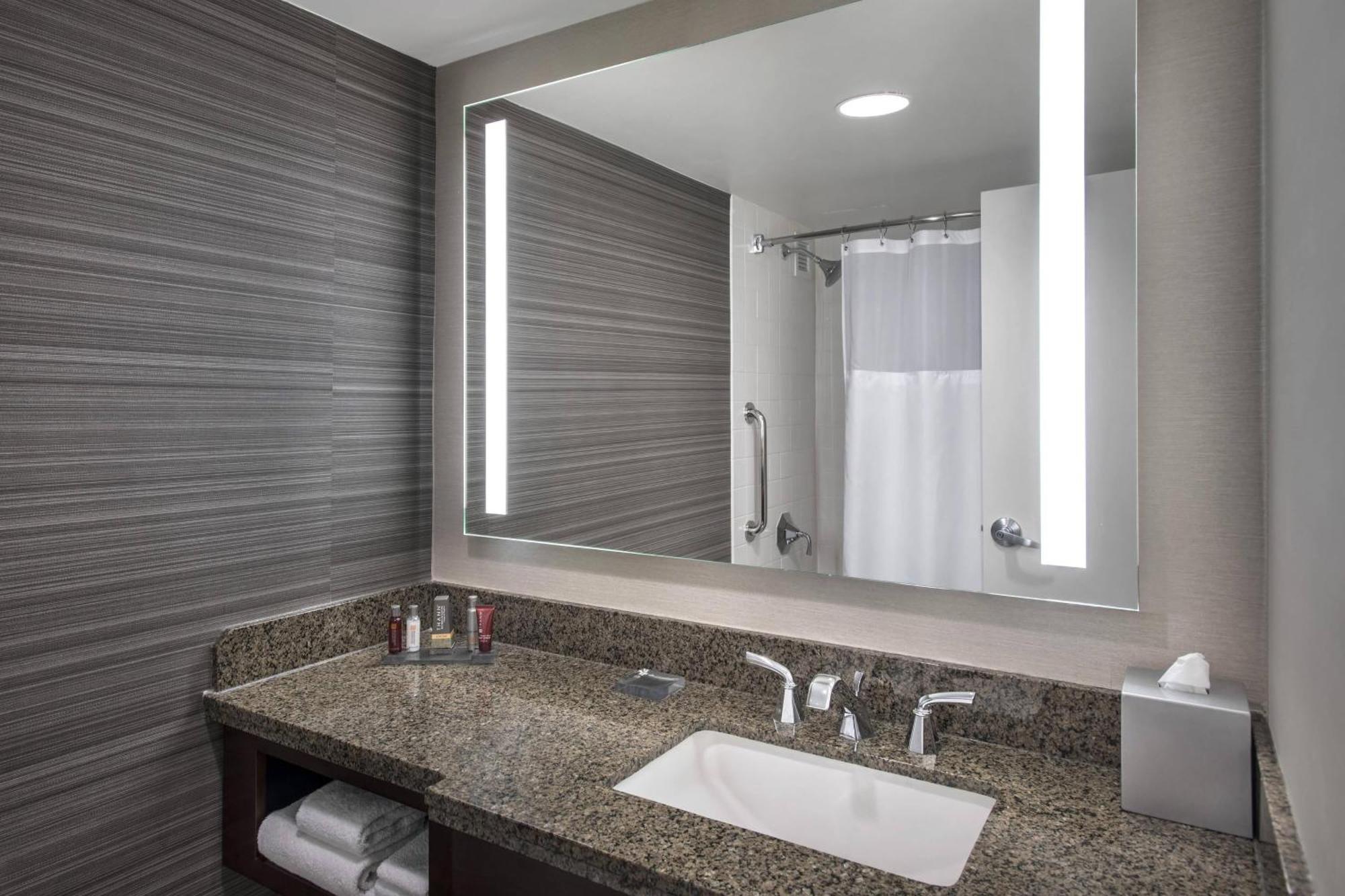 King Room with Airport View