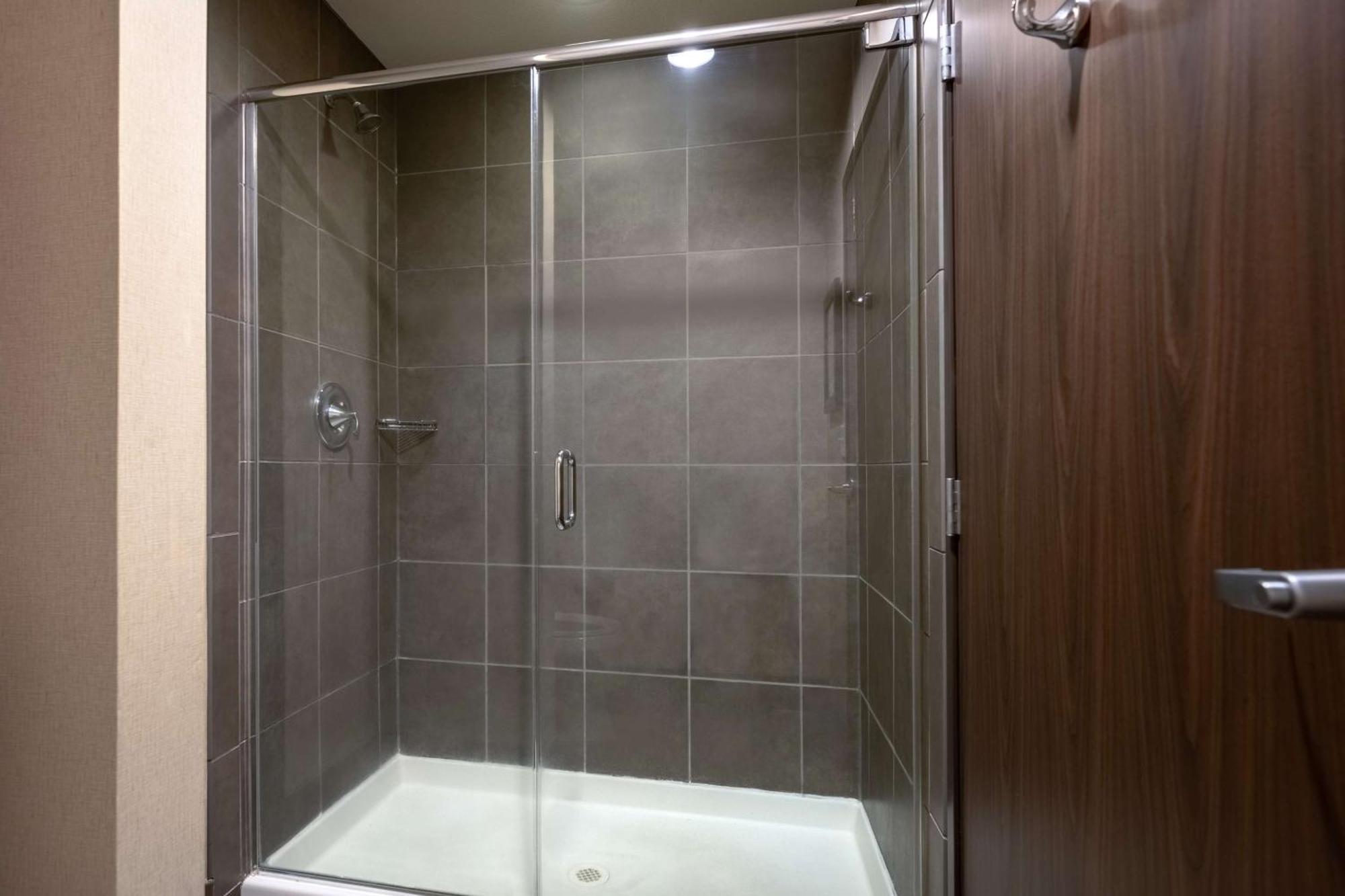 King Room with Shower - Non-Smoking