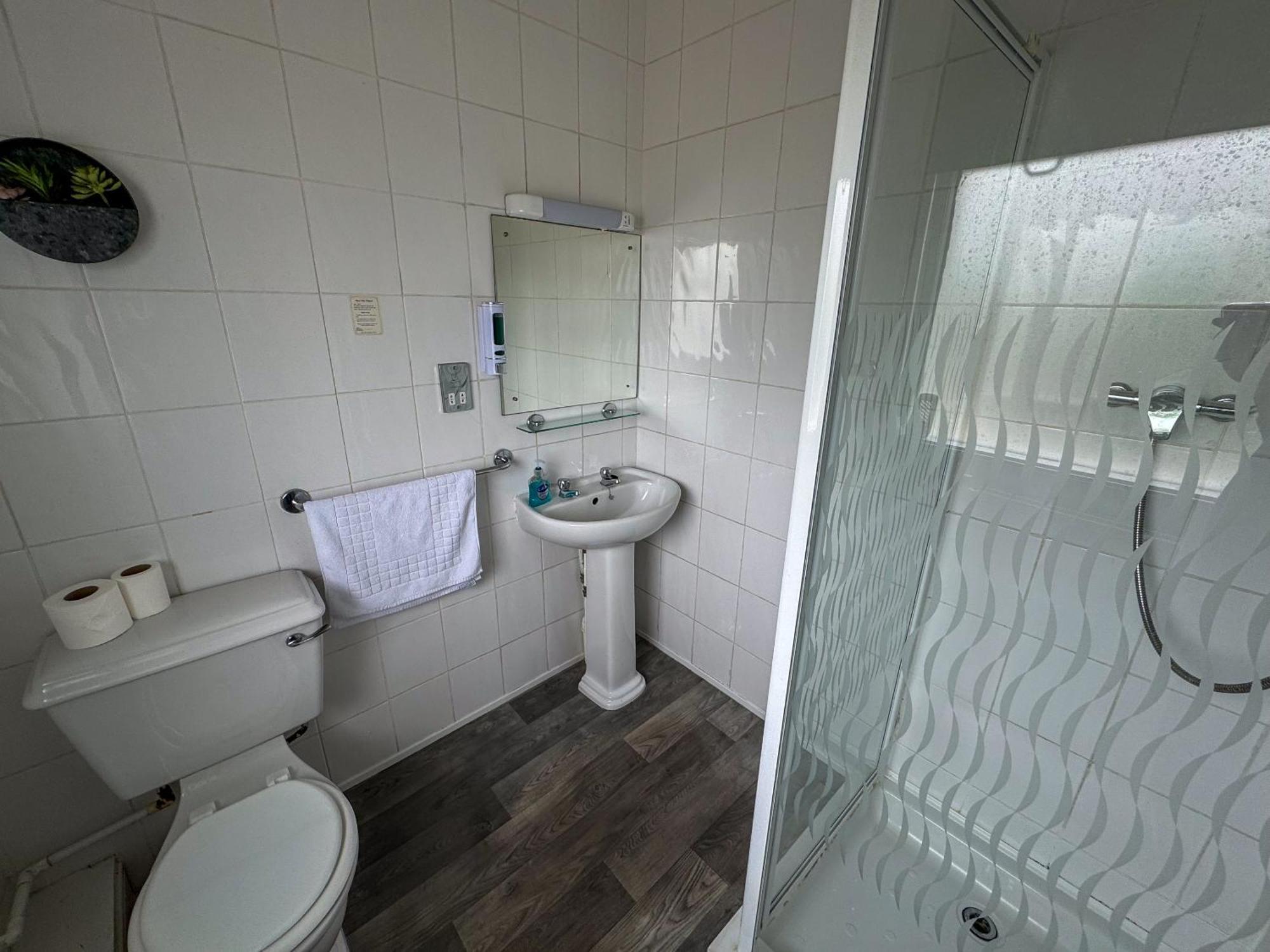 Double Room Private Bathroom,1589683596:JPEG