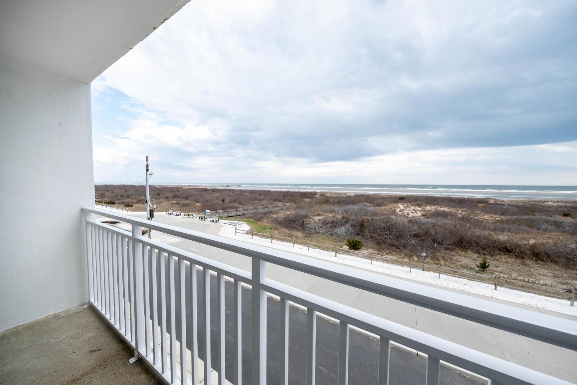Direct Oceanfront One Room Efficiency - 2 Beds with Private Balcony